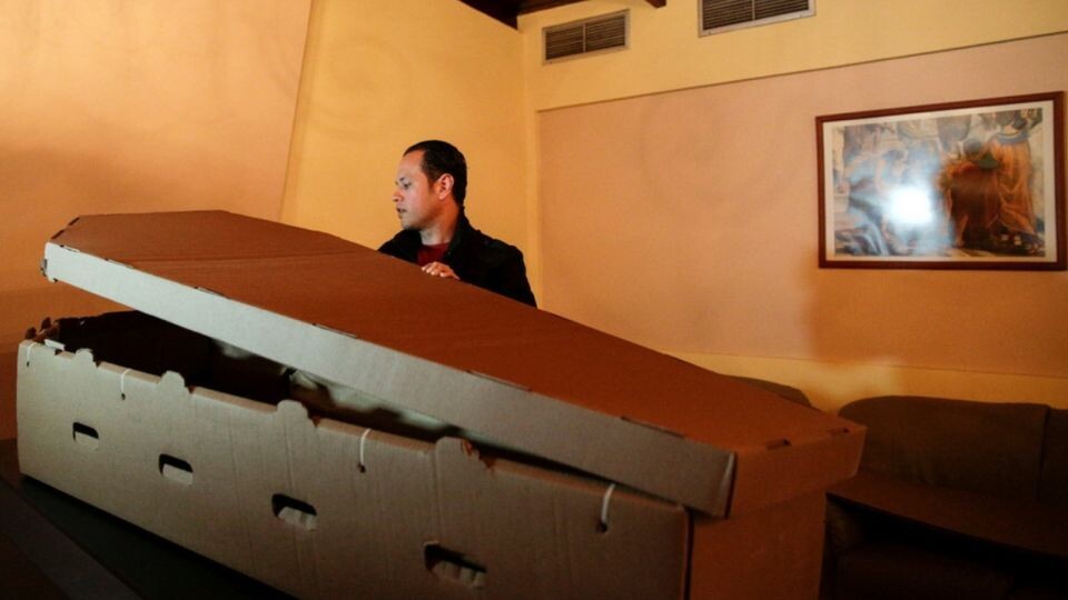    Картонные гробы. Источник: Фото: livejournal