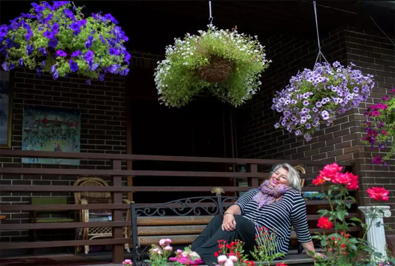 Если совсем немного углубиться в биографию Тарасовой, становится понятно, почему для неё так важна дача. 