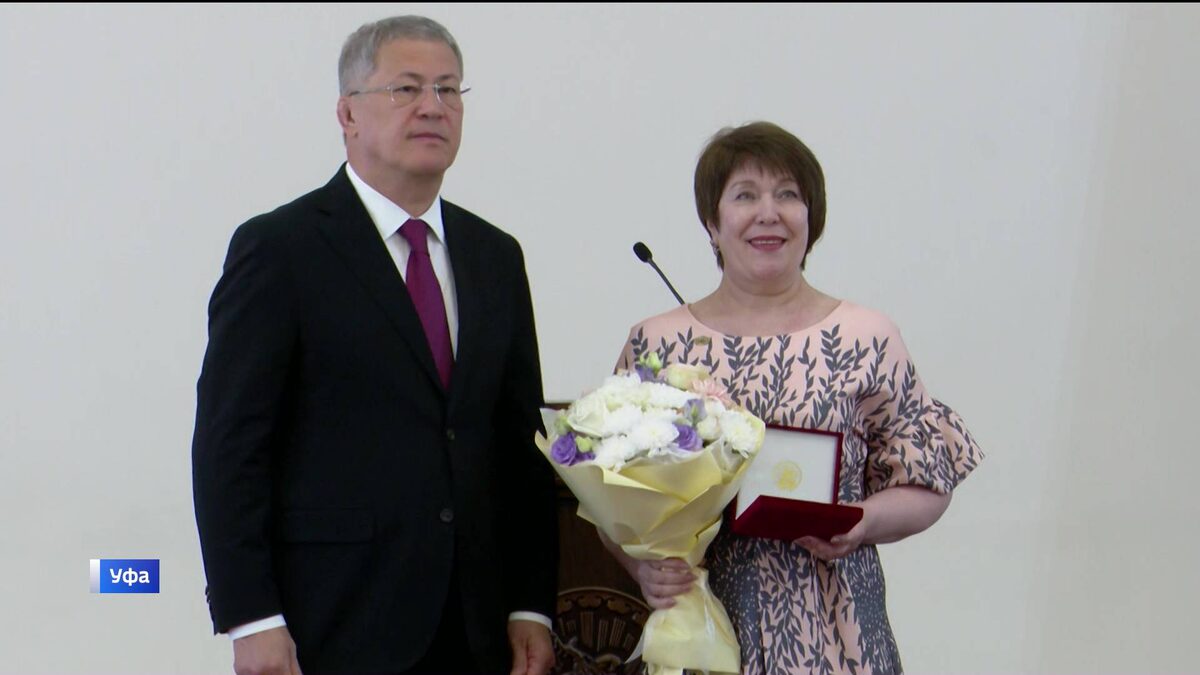    Глава Башкортостана Радий Хабиров вручил госнаграды работникам социальной сферы республики