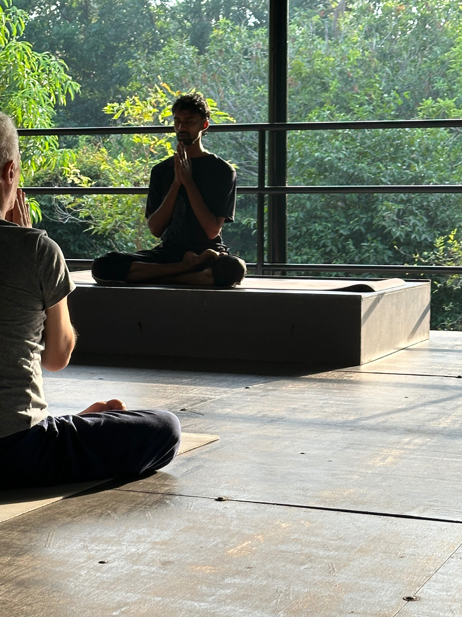 Йога в 6.30 утра каждый день. Фото Федоренкова В.