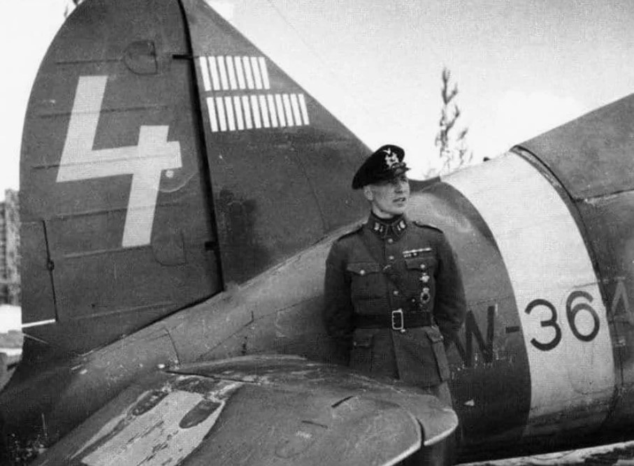 Эйно Илмари Юутилайнен (asisbiz.com)