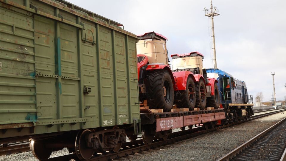    "Сибпромжелдортранс". Железная дорога. Грузовой поезд. Источник: Олег Укладов