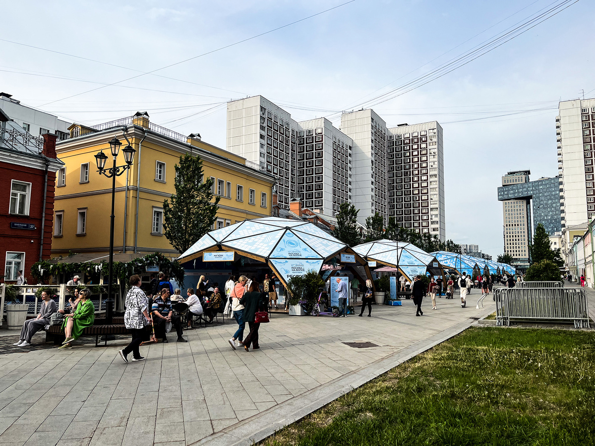 Площадка фестиваля «Москва — на волне. Рыбная неделя» на Школьной улице