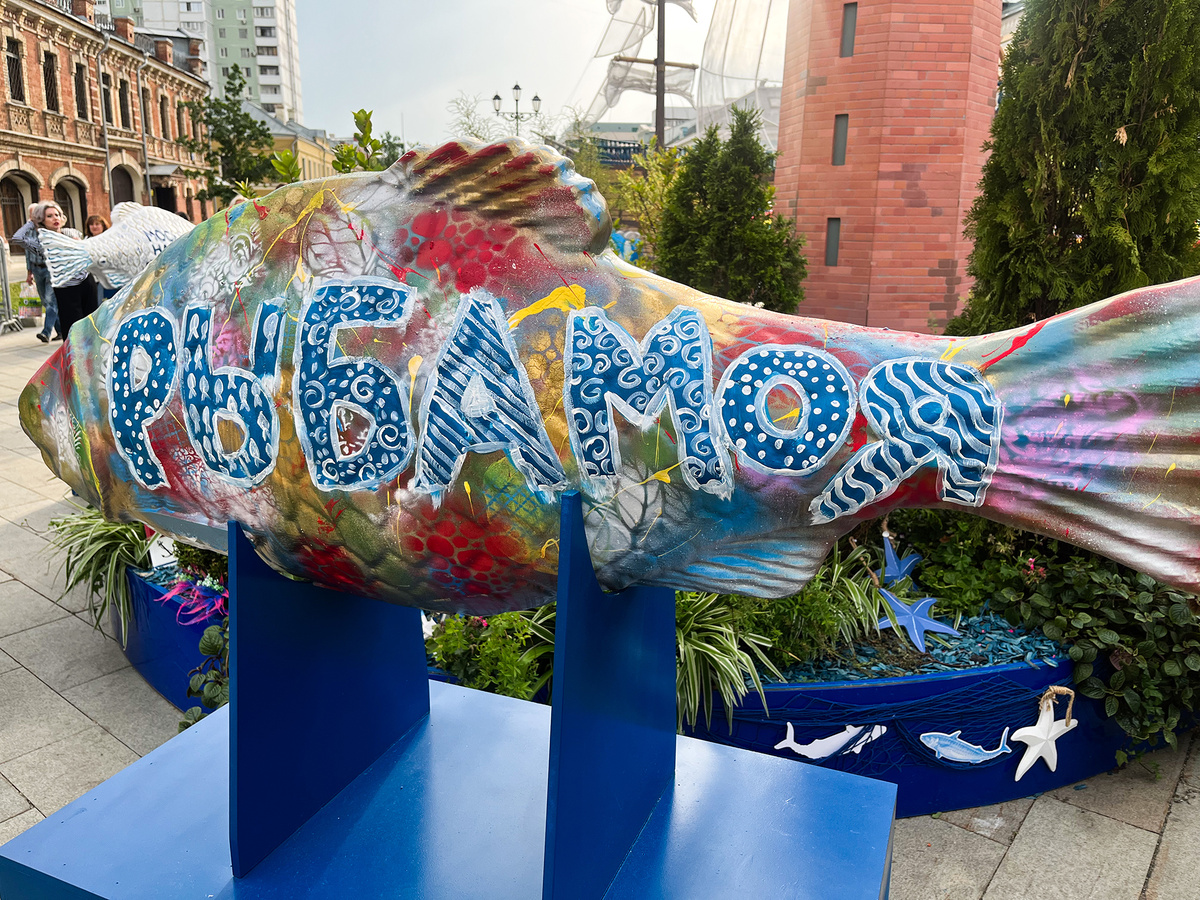 Один из арт-объектов площадки →