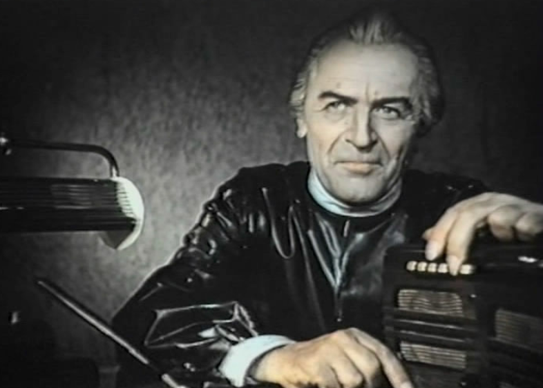 Кадр из фильма. Михаил Болдуман в роли профессора Стила