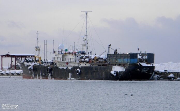 Тот самый "Айсберг". Фото с сайта https://fleetphoto.ru/photo/158237/