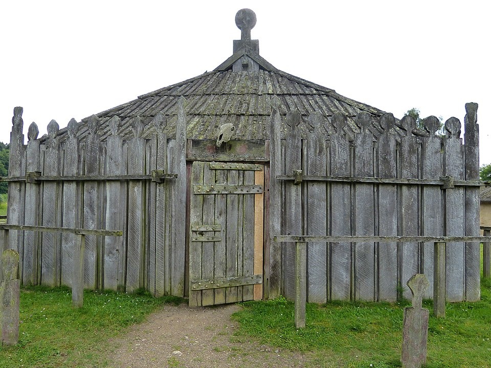 Реконструкция славянского святилища 