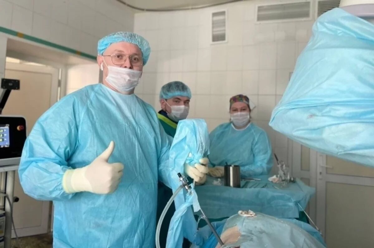    Ижевские врачи провели сложную операцию по удалению камня из почки женщины