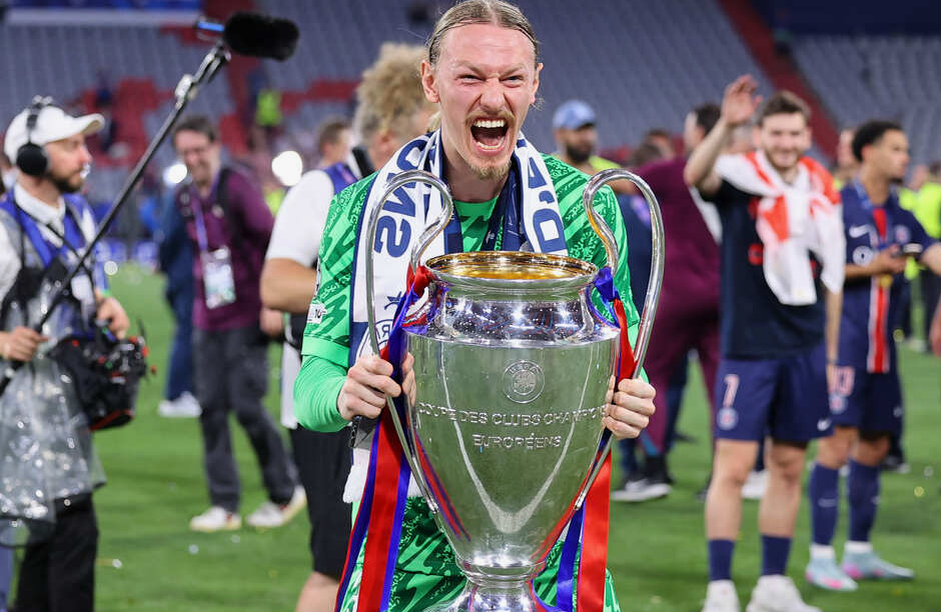 Матвей Сафонов стал пятым в истории российским победителем Лиги чемпионов. Фото: соцсети