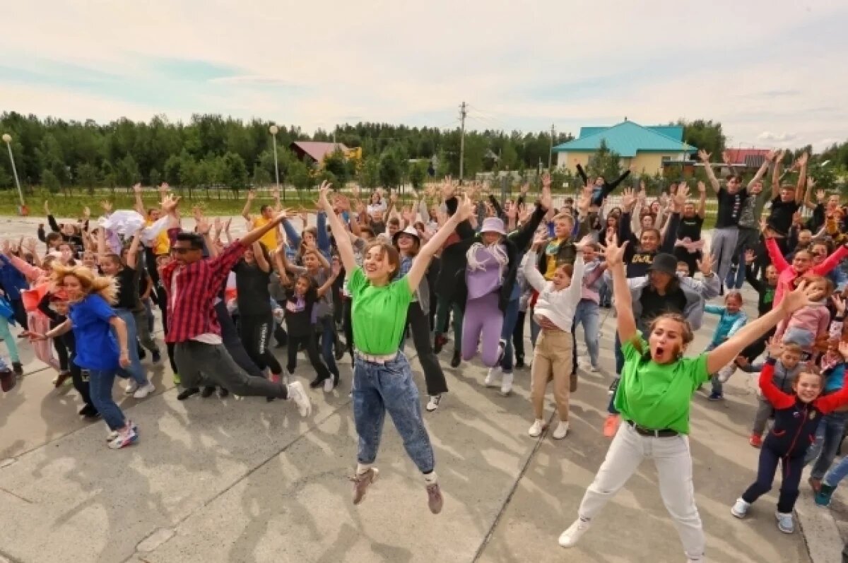    Дети поедут в летние лагеря.