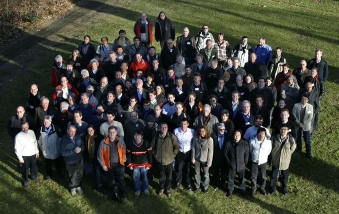 Так выглядит 100 человек! (Фото с просторов интернета)