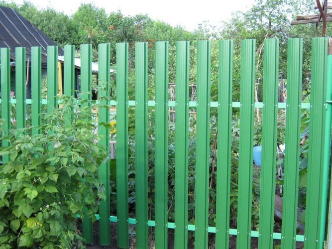 Кто должен платить за установку забора между соседними участками