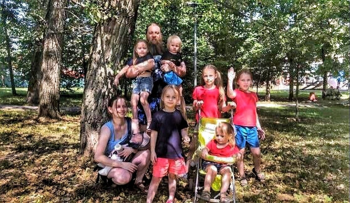 Большая семья Тепляковых
