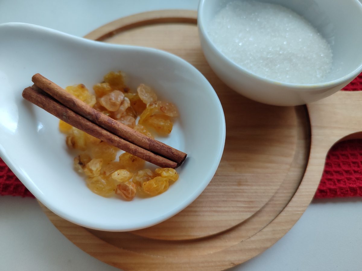 Кардамон - тоже прекрасная специя. Можно добавить.