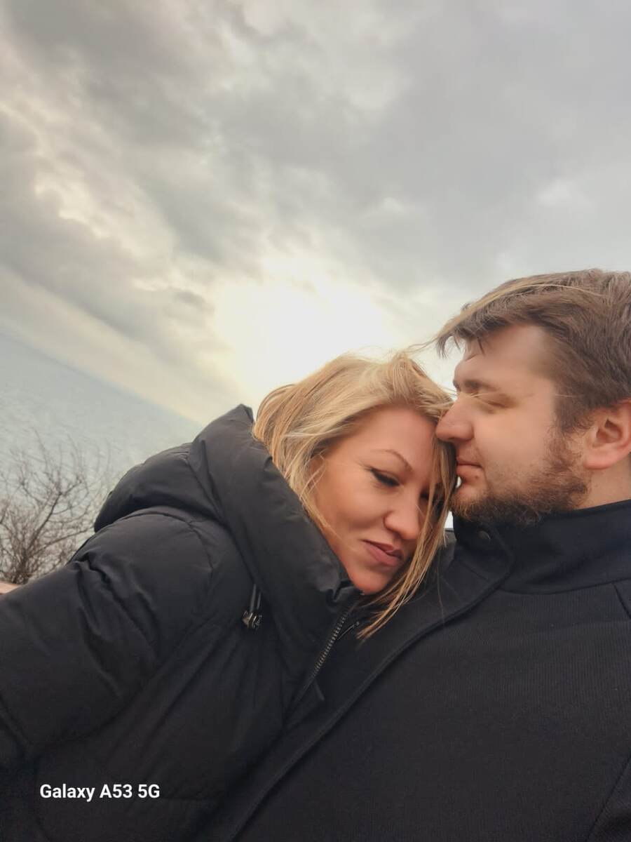 Тут видно без коментариев то как они счастливы.