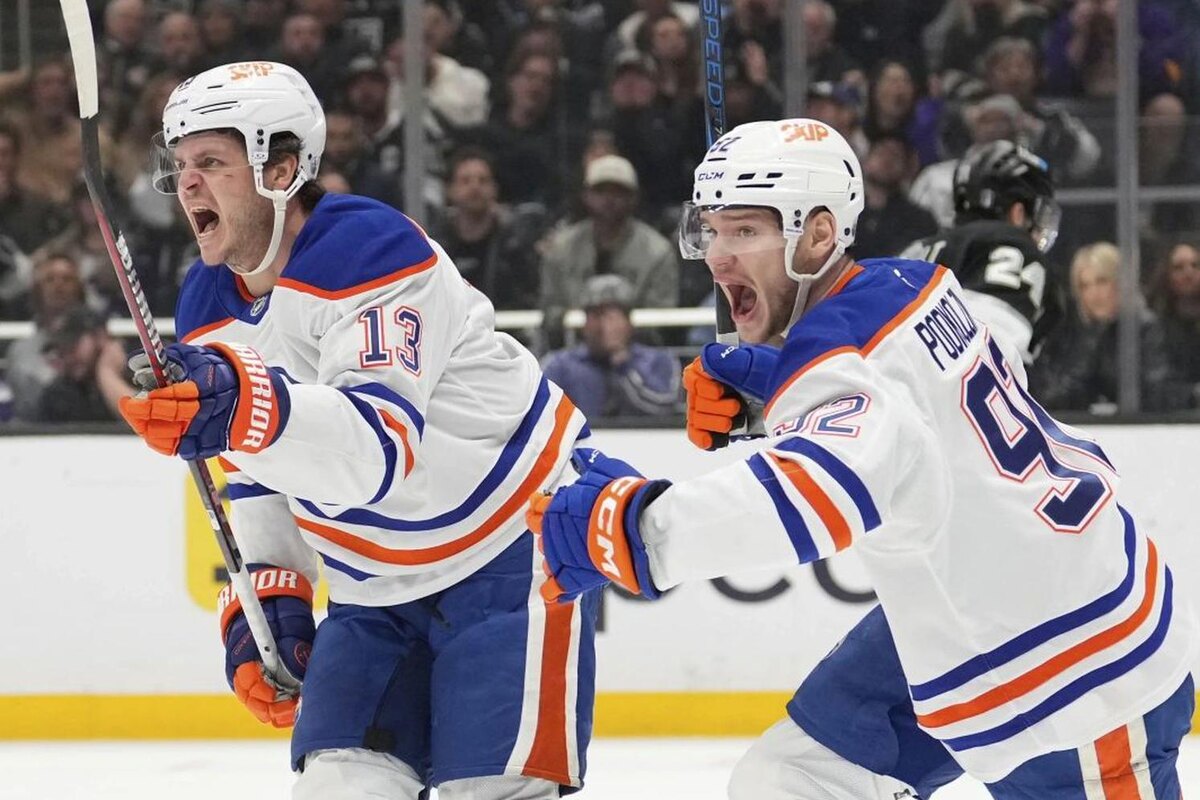 Mark J. Terrill Кредит: AP/TASS📷Василий Подколзин (справа)