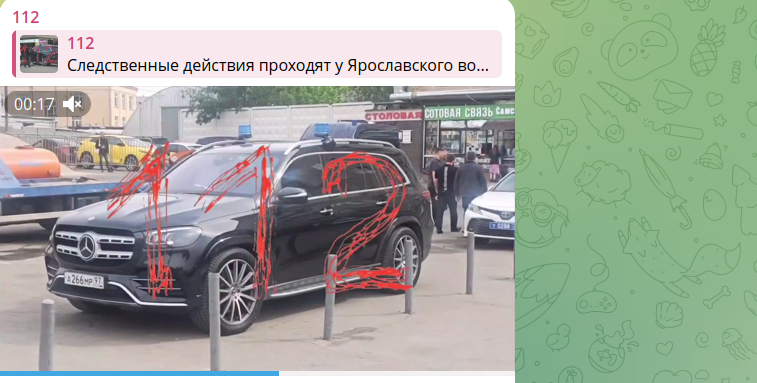    "Мерседес" похитителей вычислили моментально, номера попали на камеры. Около 23 часов его засекли в районе "Сколково". Патруль ДПС пустился в погоню, но "Мерседес" сумел уйти.