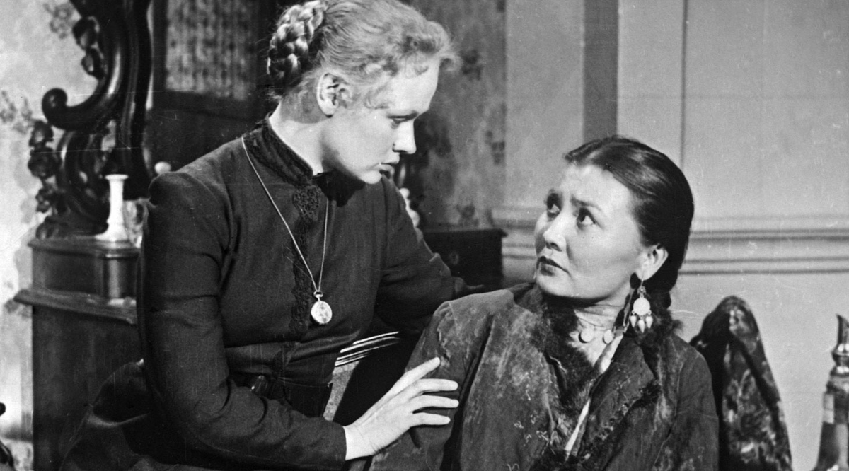 Нина Гребешкова и Гульфайрус Исмаилова в фильме «Ботагоз», 1957 год