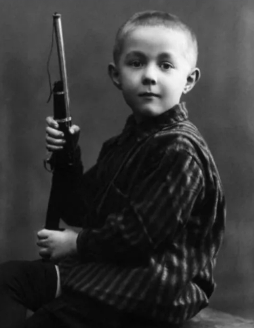 Александр Солженицын в детстве. 1925.