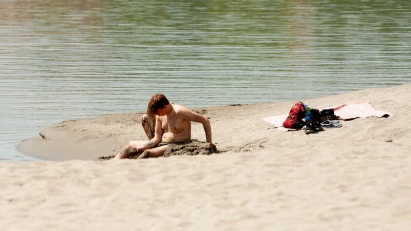     На пляже. Дмитрий Лямзин.