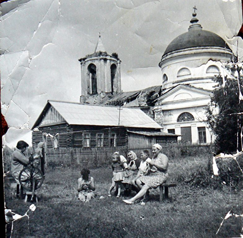 Смоленская область, Пигулино (Ахтырка). Церковь Ахтырской Божией Матери. 1970-е гг. Фото из открытых источников.
