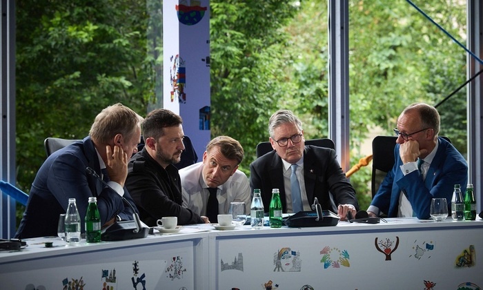    НАТО: вперед, на Россию!