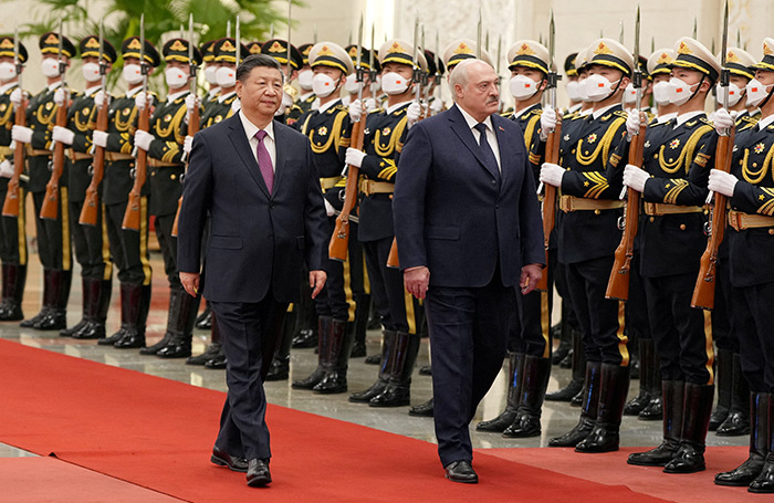    Си Цзиньпин и Владимир Лукашенко.Reuters