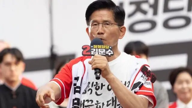 Ким Мун Су признал поражение и поздравил соперника с победой.