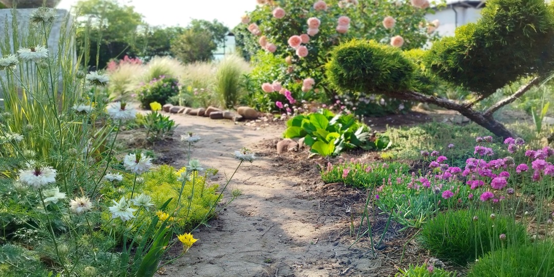 Сад в последний месяц весны