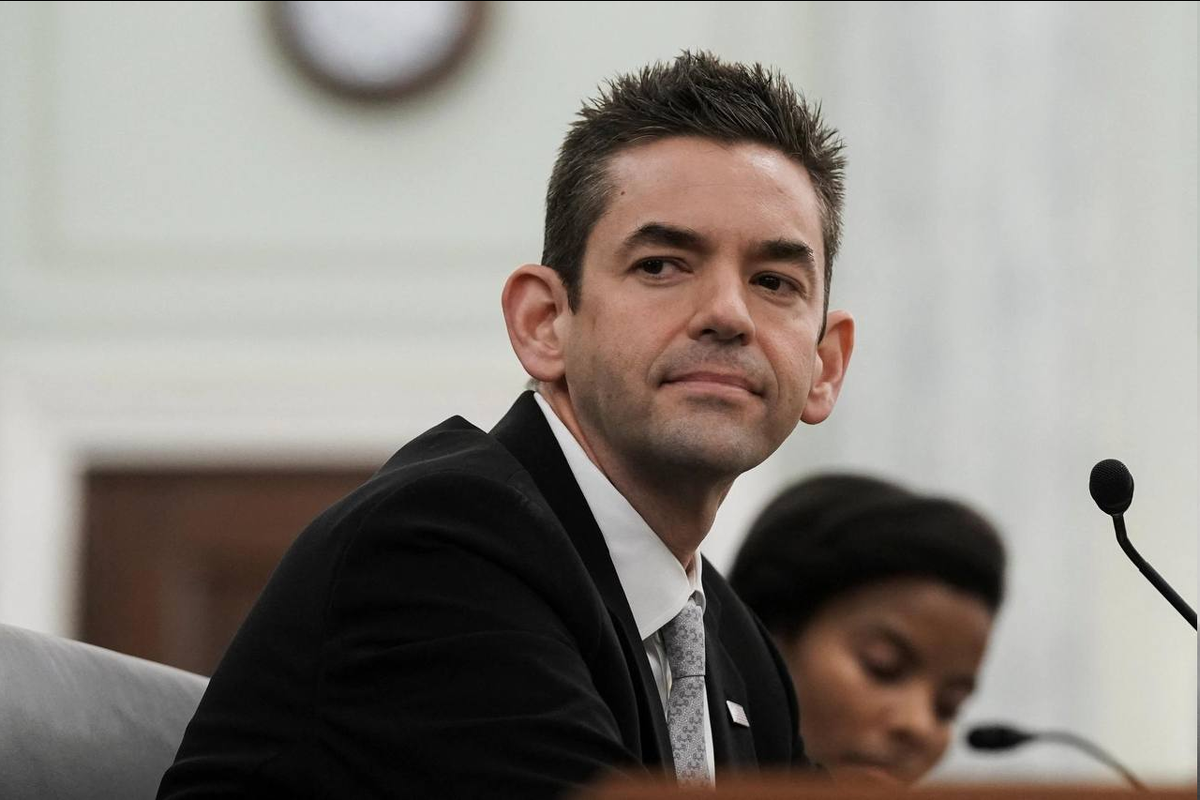 Джаред Айзекман на слушаниях в Белом доме. Фото - NASA.