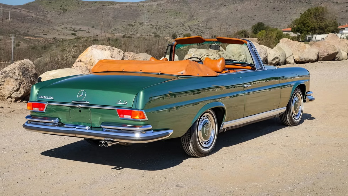 ©Bring a Trailer ©Mercedes-Benz