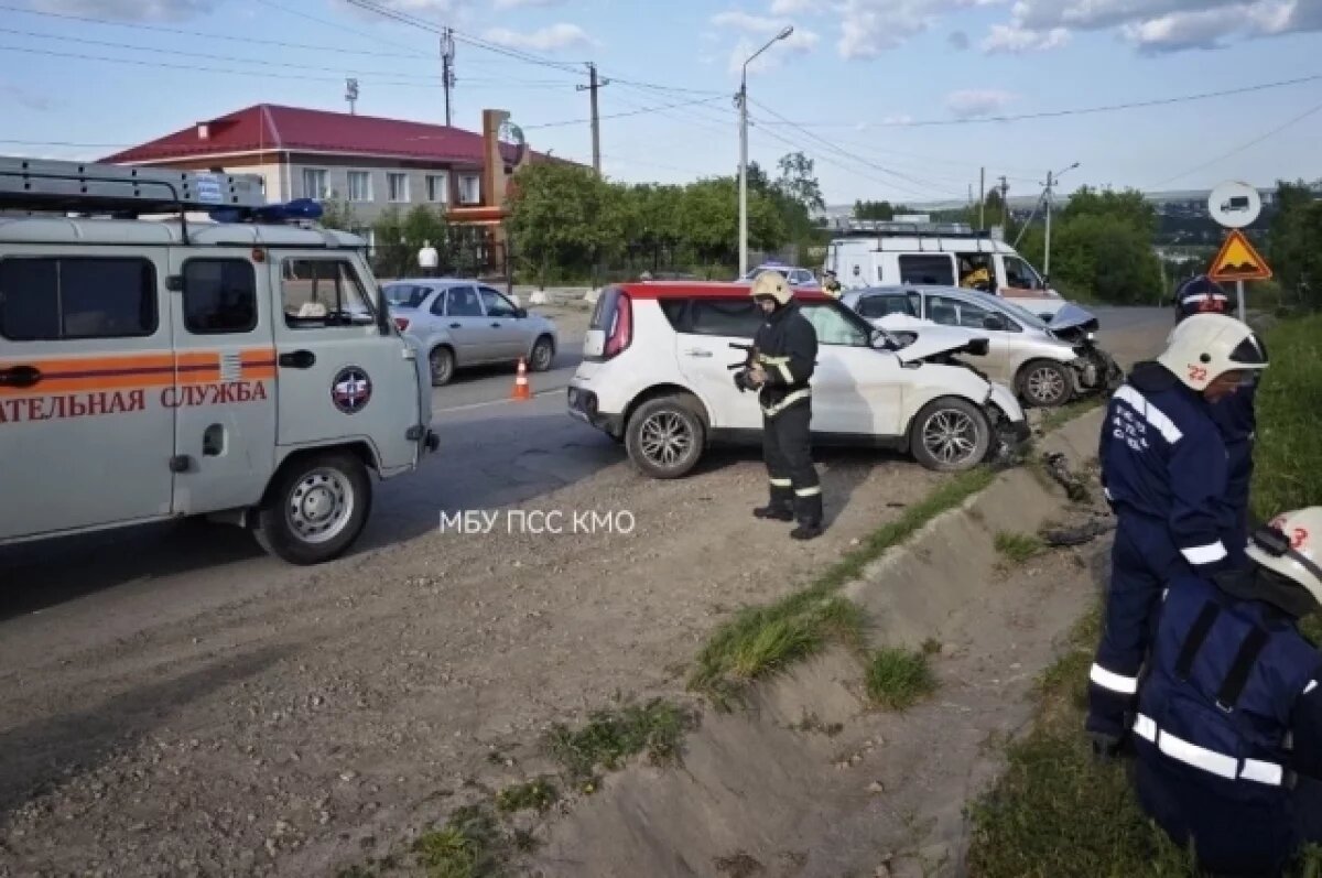    В Прикамье после лобового столкновения авто понадобилась помощь спасателей