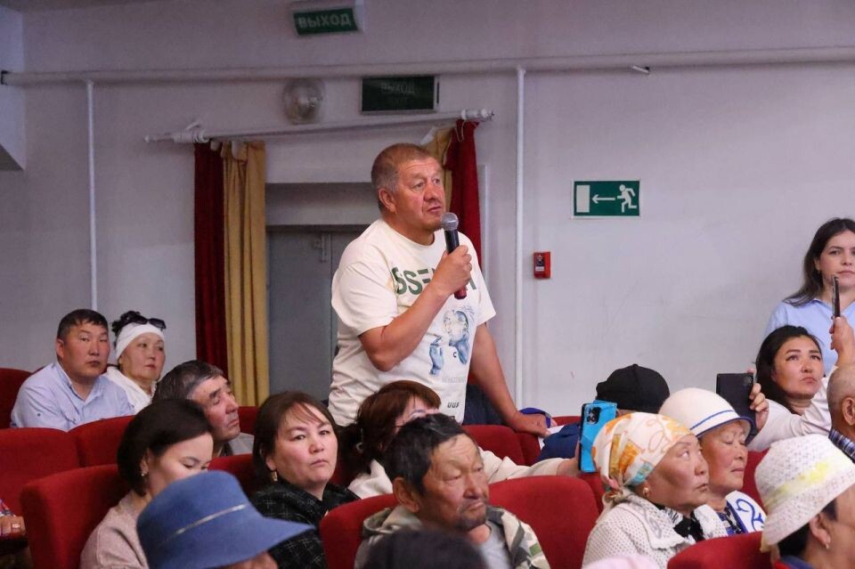    Андрей Турчак встретился с жителями Усть-Кана. Источник: t.me/turchak_andrey