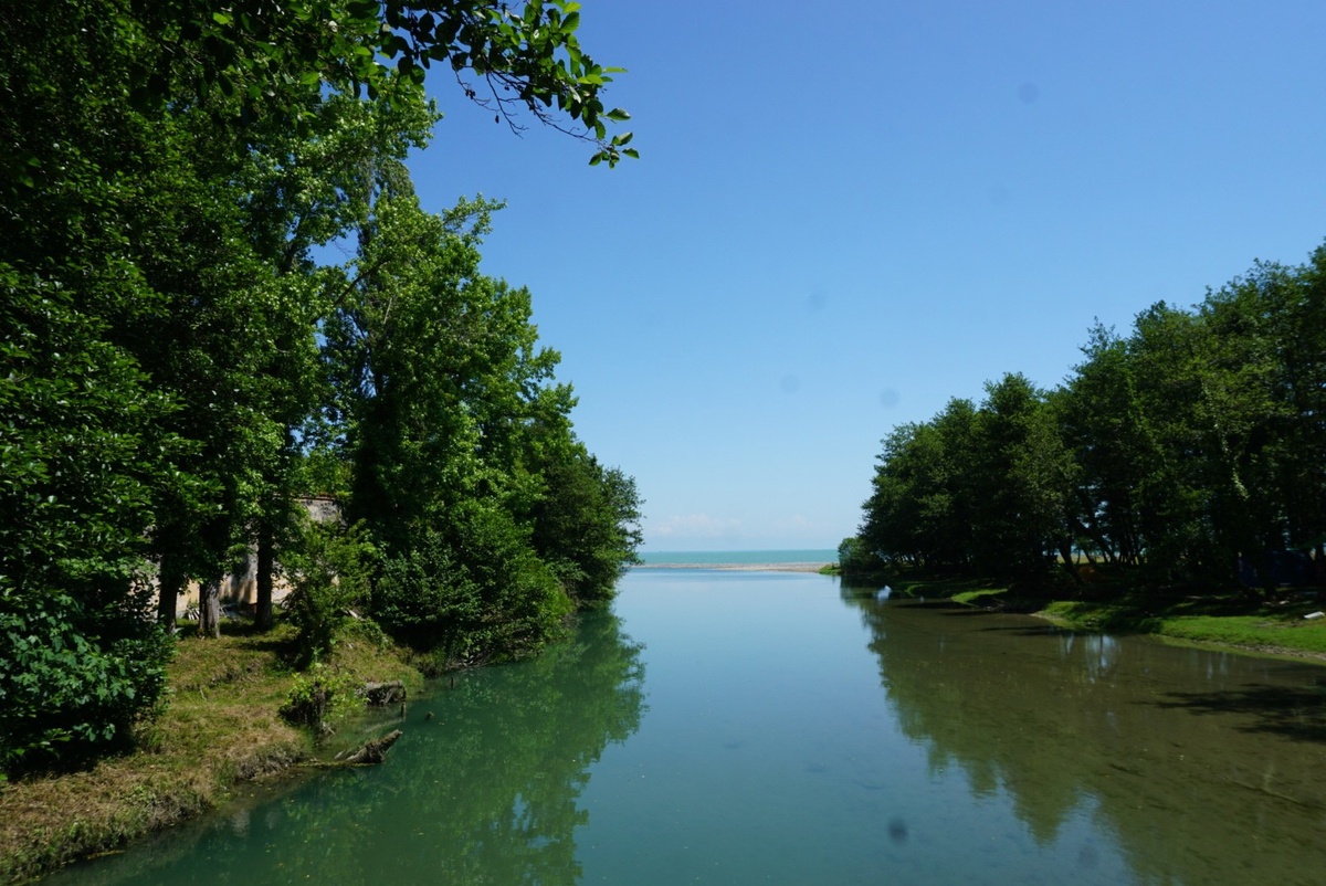 река впадает в море на территории базы отдыха Тамыш