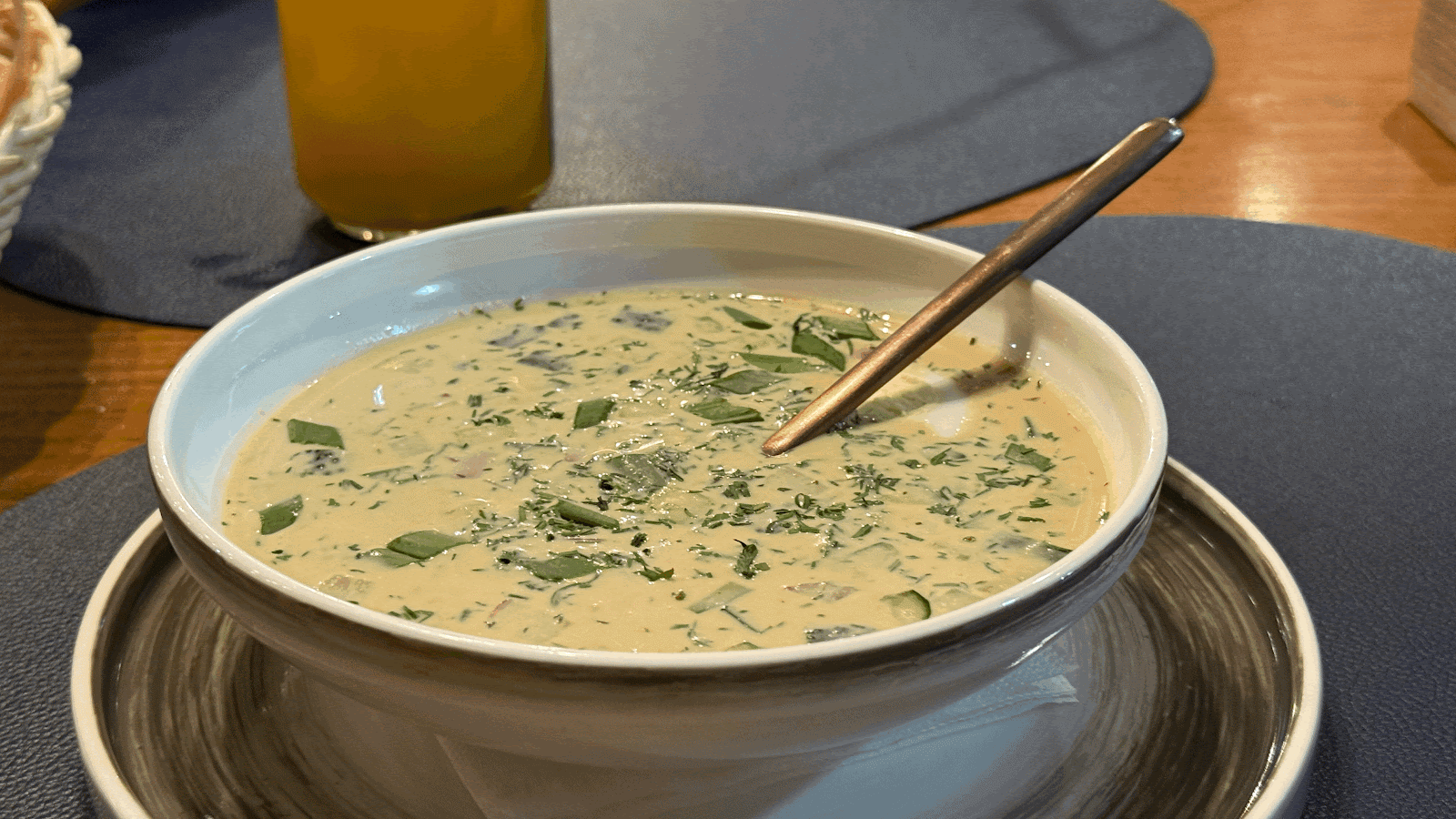 Поели холодной окрошки на мацони, ммм…