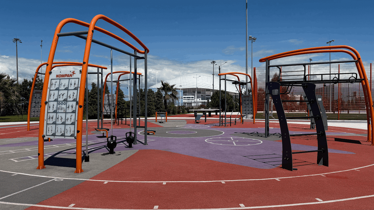 Спортивный парк Сириус просто ну очень крутой! Напишу о нем отдельно обязательно. чего тут только нет! И все бесплатно (даже раздевалка)