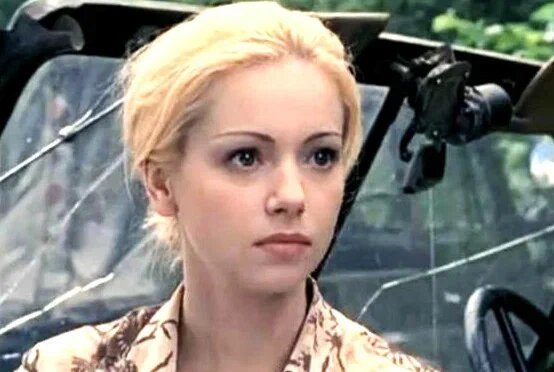 на фото Ольга Будина (кадр из сериала «Граница. Таежный роман»)