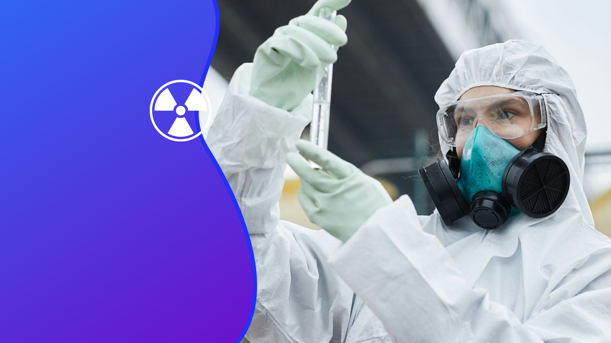 Новые стекла фиолетового цвета из-за из-за поглощения желтого и зеленого света. Коллаж: медиацентр УрФУ.