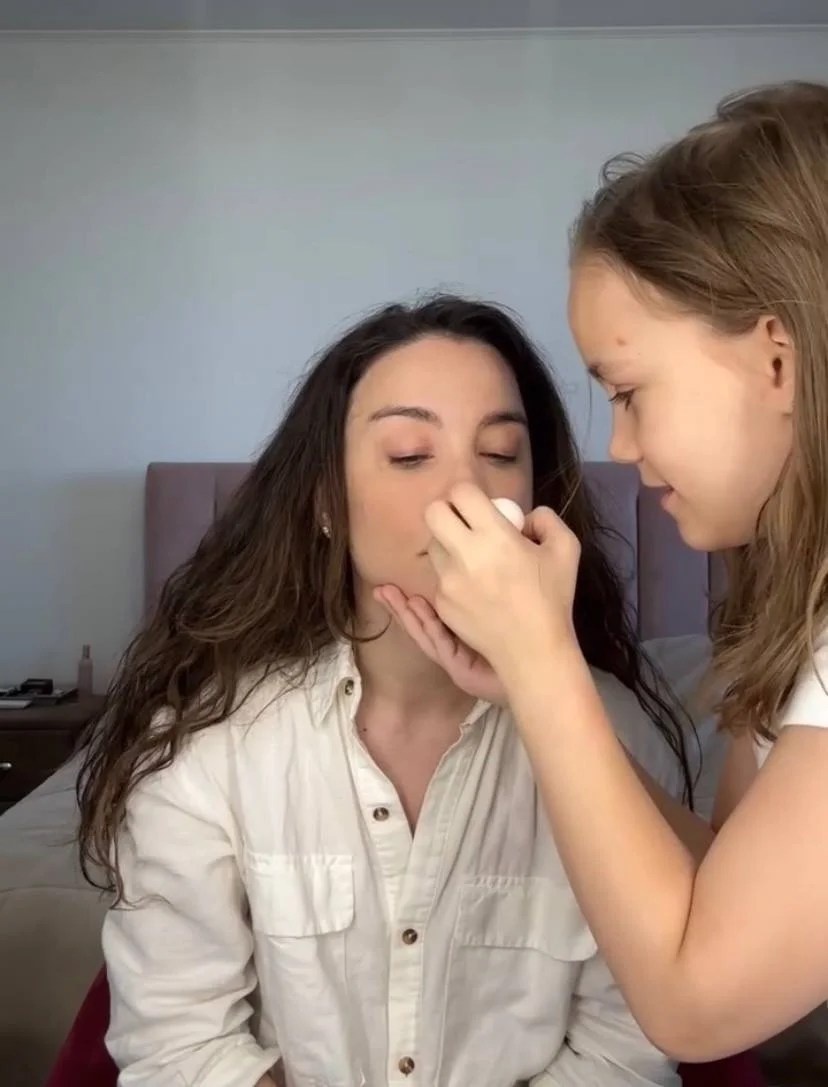    Виктория Дайнеко с дочерью, фото: соцсети