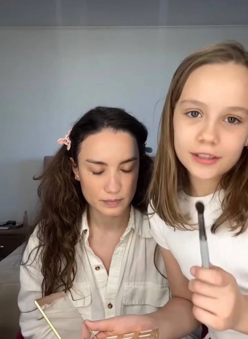    Виктория Дайнеко с дочерью, фото: соцсети