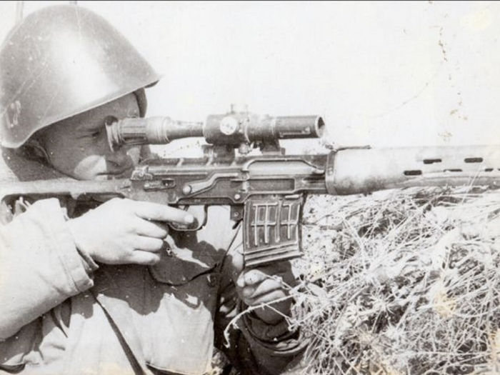 Советский снайпер в Афганистане с СВД