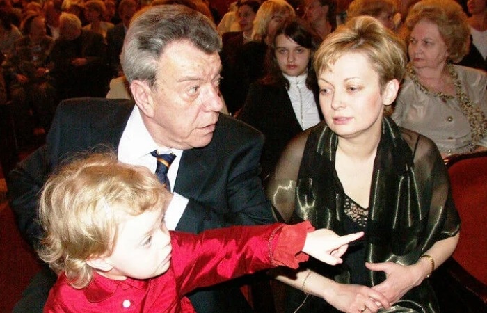 Вячеслав Шалевич с женой и дочкой./Фото: mediasole.ru