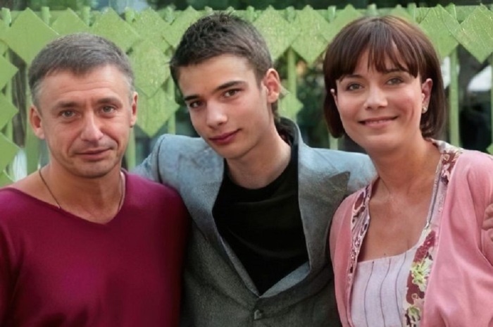 Антон Табаков, Екатерина Семенова и их сын Никита /Фото. starhit.ru