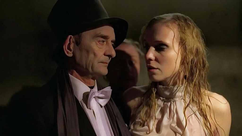 Филип и Айвон (в образе блондинки)