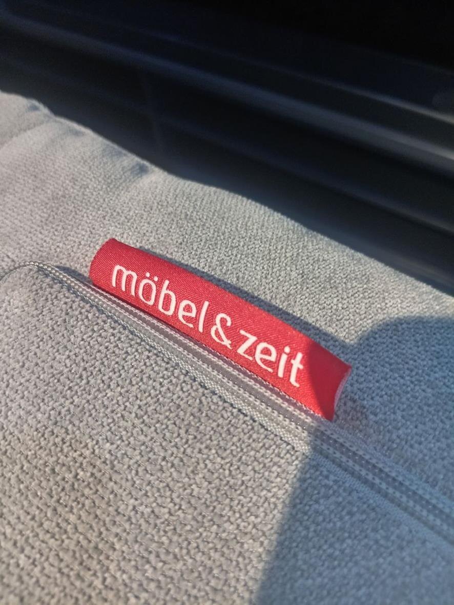 Вот такой диван с обивкой из шенилла недавно был у нас в работе