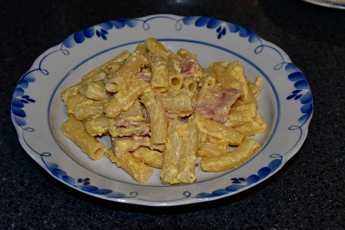 Паста , макароны с грудинкой