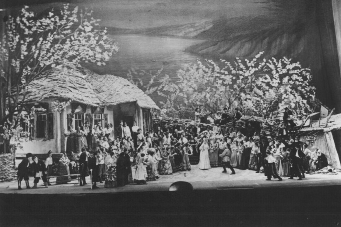 Сцена из оперы «Тихий Дон» (свадьба в доме Григория Мелехова) на сцене Государственного Академического Большого Театра оперы и балета. Москва, 1936 г.