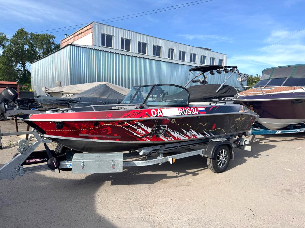 Наклейка на лодку Волжанка 49