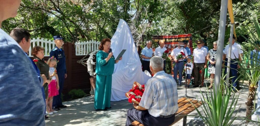    В хуторе Бетта состоялось открытие памятника летчикам.