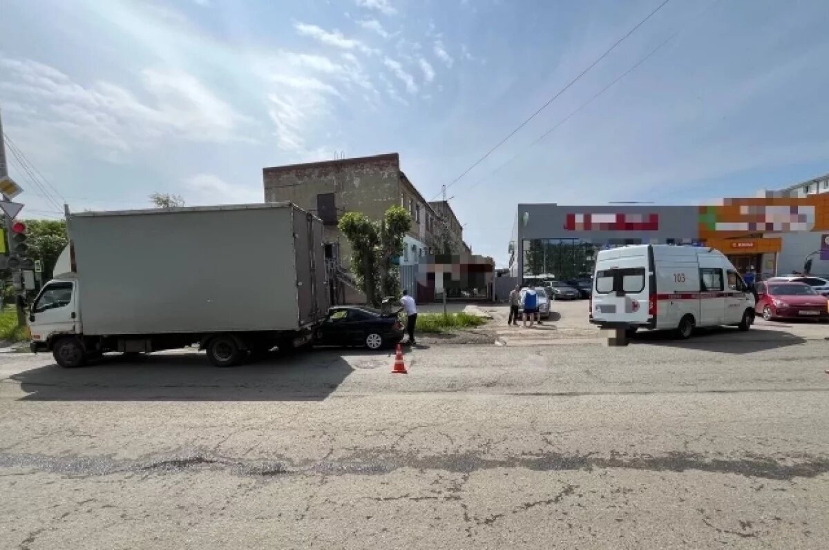    В Ижевске произошла массовая авария с грузовиком и пассажирским автобусом